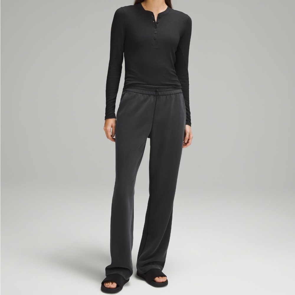 Lululemon Softstreme High-Rise Pant Short